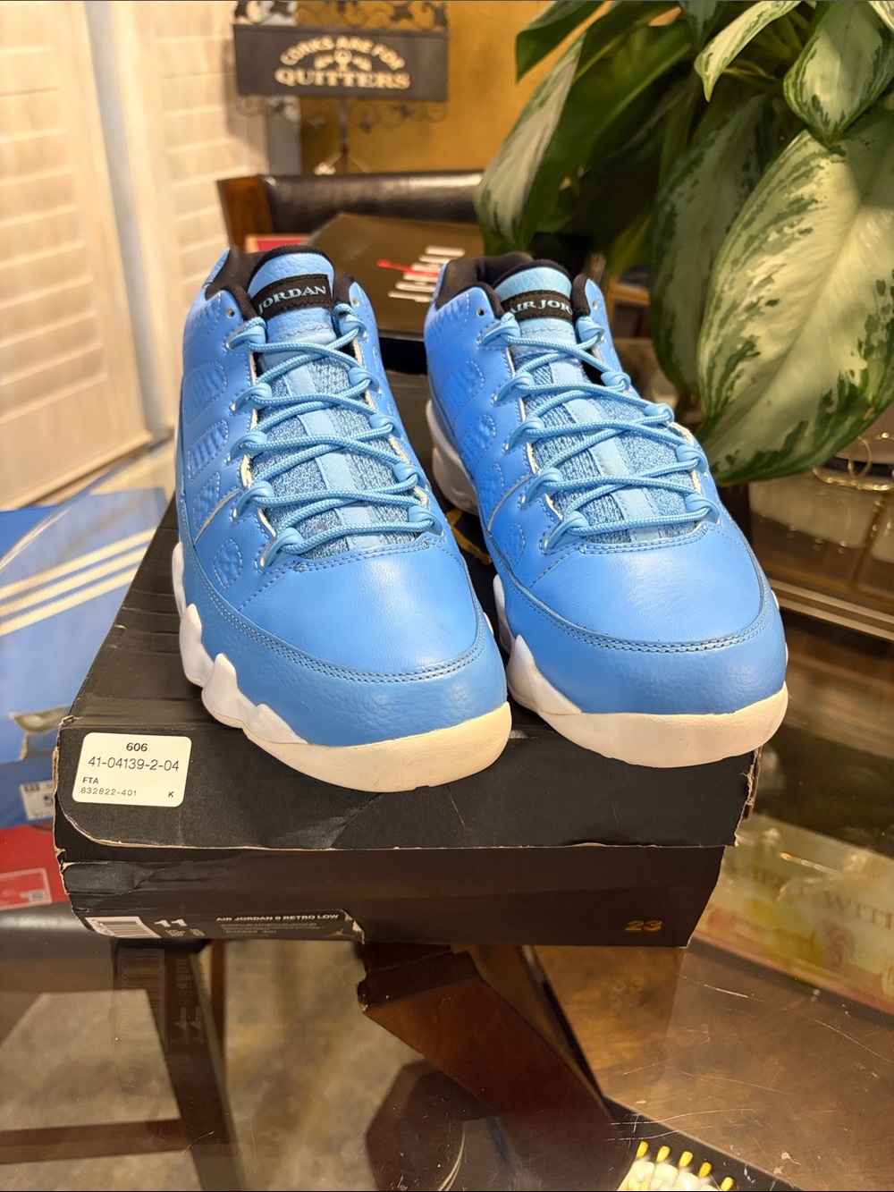 Jordan Men’s 9 Retro Low Pantone size 11 LIKE NEW CONDITION